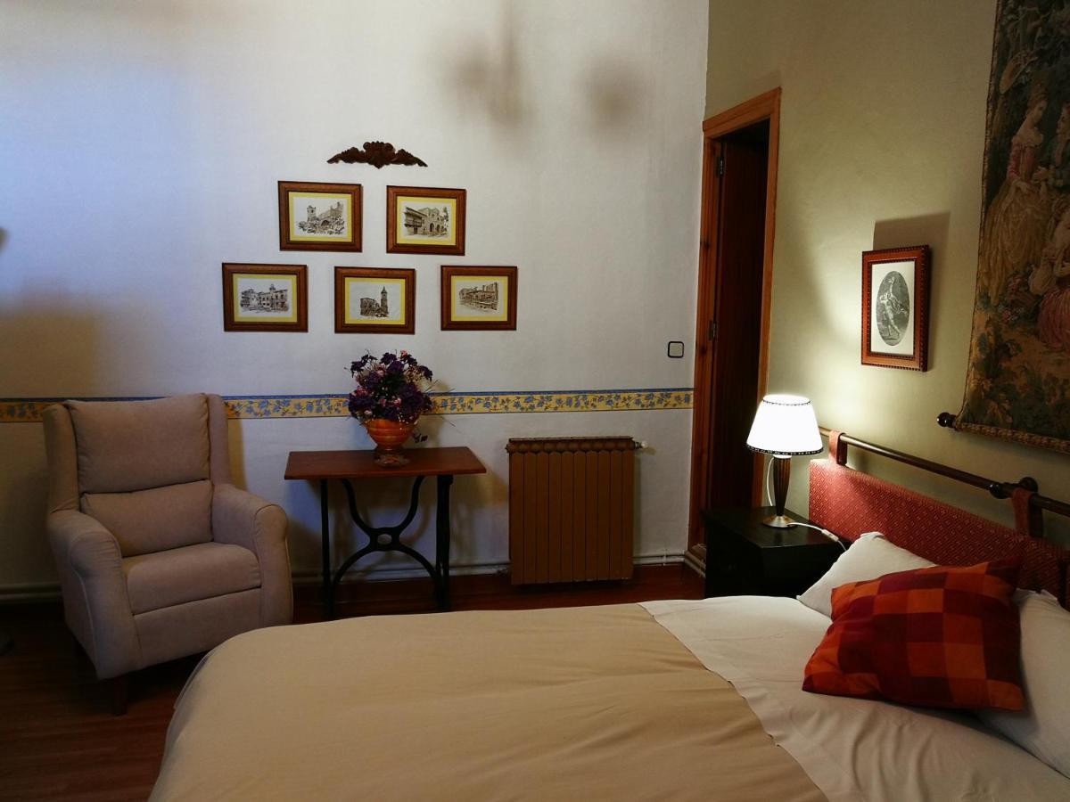 La Casona Del Abuelo Parra Hotel Villanueva De Los Infantes Luaran gambar