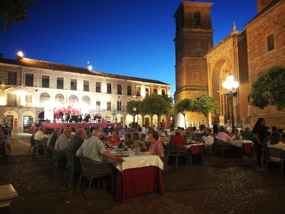 La Casona Del Abuelo Parra Hotel Villanueva De Los Infantes Luaran gambar